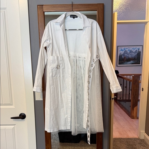 paolo tricot Jackets & Blazers - Elegant White Trench Coat with Button Detail